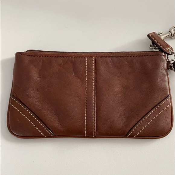 Women’s genuine leather Coach Cluth - Picture 3 of 3